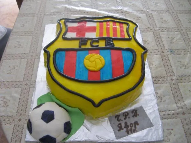 Tarta de cumple con el escudo del FC Barcelona - ツ Imagenes y ...