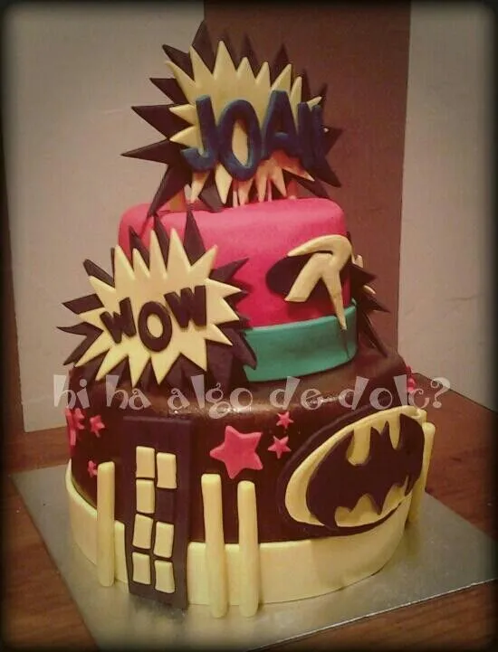 Tarta de cumpleaños "Batman" Bizcocho de almendra relleno de ...