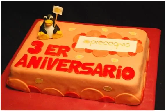 Tarta Fondant Aniversario Precognis | BakeOrDie