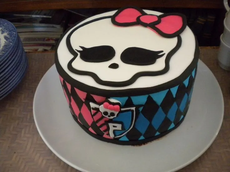 Tarta Fondant calavera Monster High | Pasteles y Galletas Monster ... Tarta Fondant calavera Monster High | Pasteles y Galletas Monster ...