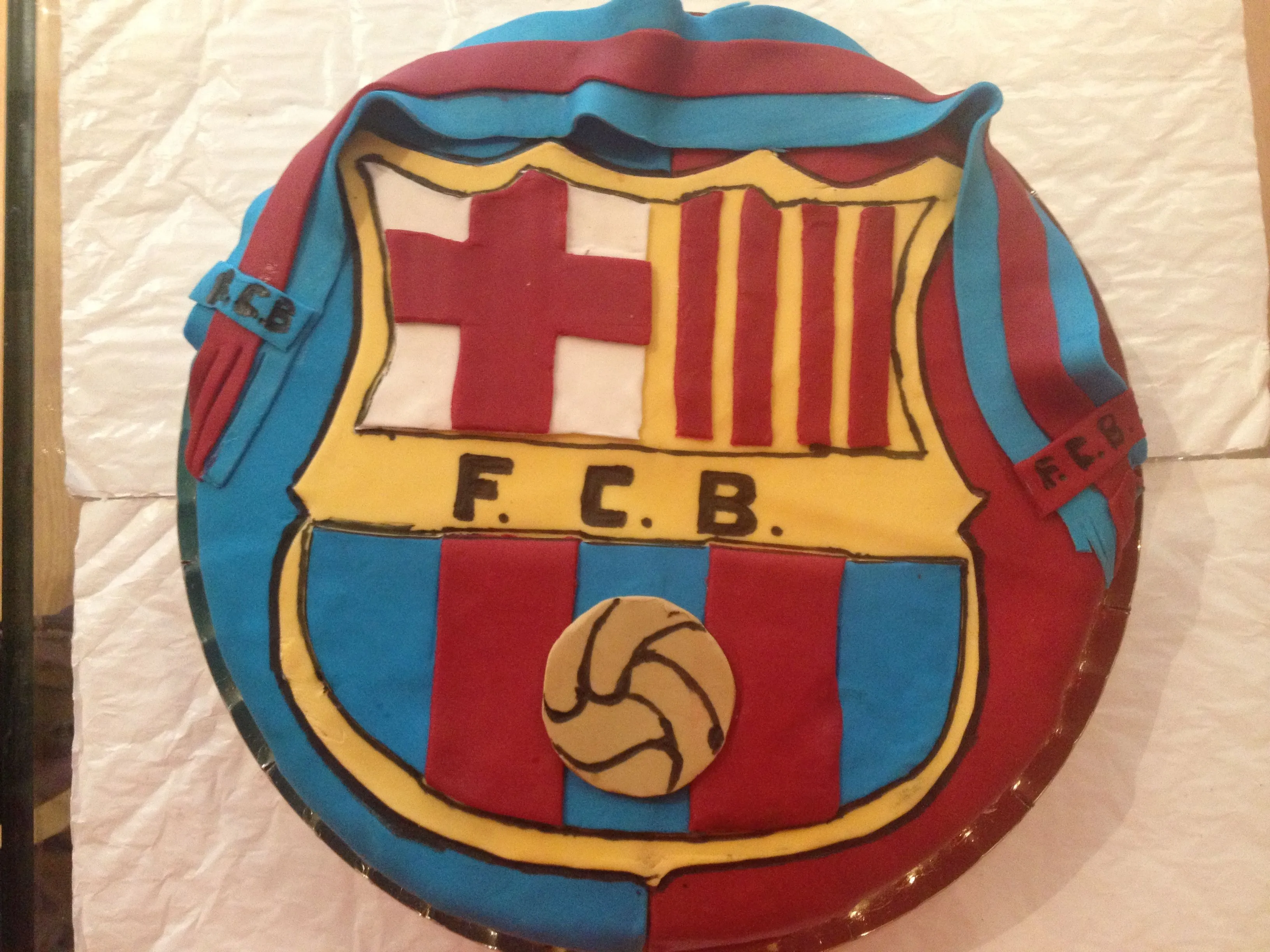 Tarta fondant escudo Futbol Club Barcelona | Helarte Blog Tarta fondant escudo Futbol Club Barcelona | Helarte Blog