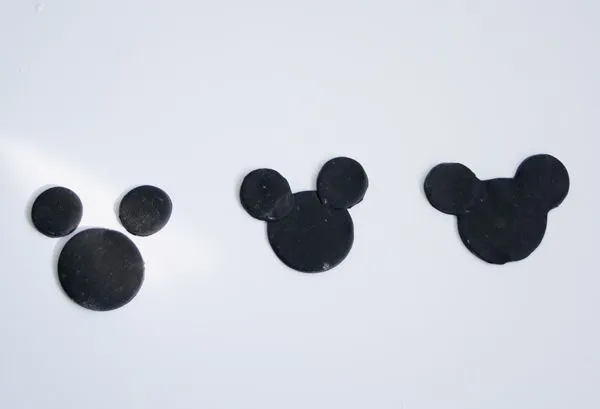 Tarta fondant de Mickey ¡paso a paso! | PequeRecetas Tarta fondant de Mickey ¡paso a paso! | PequeRecetas