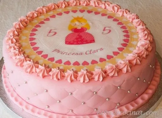 Tarta fondant con oblea de princesa | horadecocinar.com