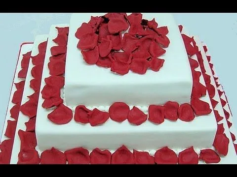 Cómo hacer tarta de fondant con pétalos de rosas - YouTube Cómo hacer tarta de fondant con pétalos de rosas - YouTube