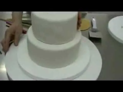 Cómo hacer una tarta de fondant de dos pisos. Como montar una ...