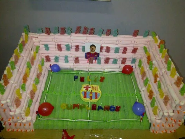 Una tarta de gominolas y un deportivo para celebrar el cumpleaños ...