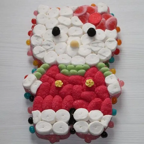 Cómo hacer una tarta de gominolas de Hello Kitty paso a paso Cómo hacer una tarta de gominolas de Hello Kitty paso a paso