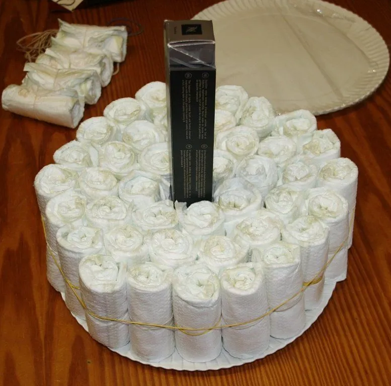 COMO HACER UNA TARTA DE PAÑALES | Ser padres es facilisimo. COMO HACER UNA TARTA DE PAÑALES | Ser padres es facilisimo.