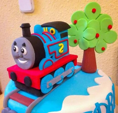 Tarta y tutorial Tren Thomas en fondant - Paperblog