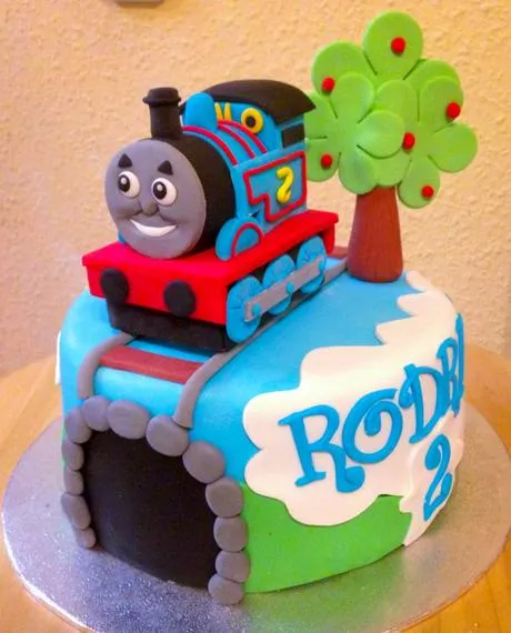 Tarta y tutorial Tren Thomas en fondant - Paperblog Tarta y tutorial Tren Thomas en fondant - Paperblog