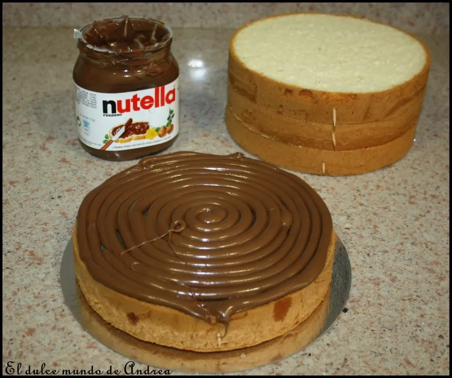 Tarta de vainilla y Nutella {Paso a paso rellenar y cubrir una ...