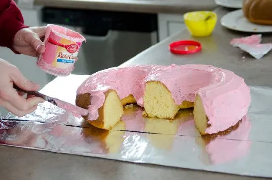 Tartas de cumpleaños caseras en forma de números.