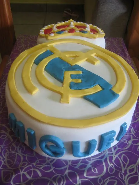Tartas con fantasía: Tarta escudo del Real Madrid Tartas con fantasía: Tarta escudo del Real Madrid