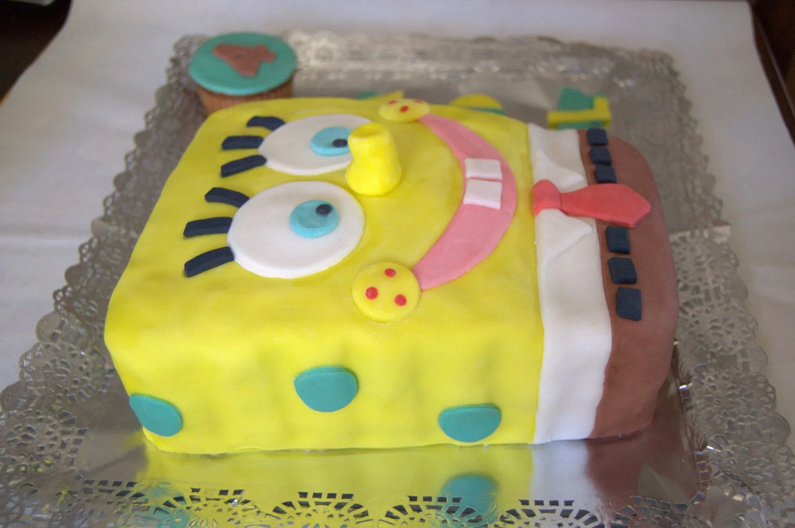 Tartas fondant de Bob Esponja Chiclana | Dulces artesanales ... Tartas fondant de Bob Esponja Chiclana | Dulces artesanales ...