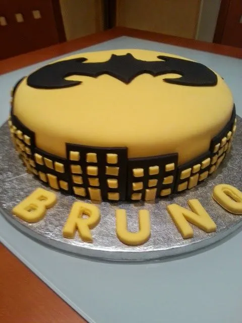 Tartas fondant: TARTA FONDANT BATMAN