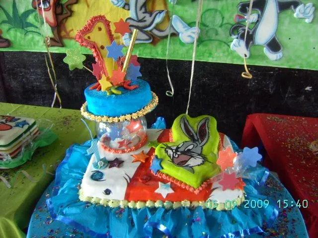 Tortas infantiles looney toons - Imagui