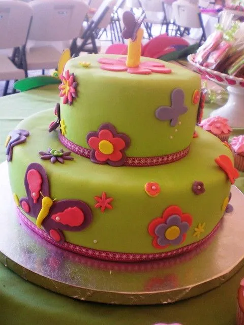 Tortas de flores con mariposa - Imagui