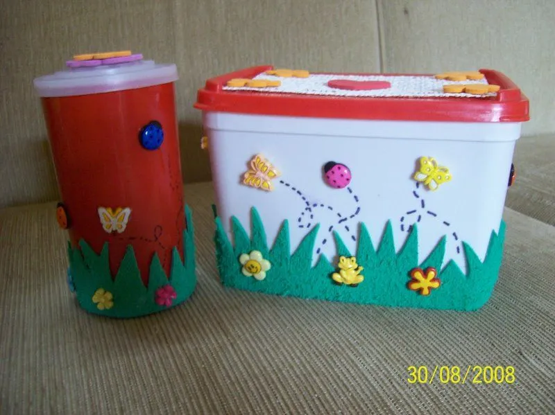 Tati Brum - Artes em EVA e MDF: Potes Decorados c/ EVA e Botões Tati Brum - Artes em EVA e MDF: Potes Decorados c/ EVA e Botões