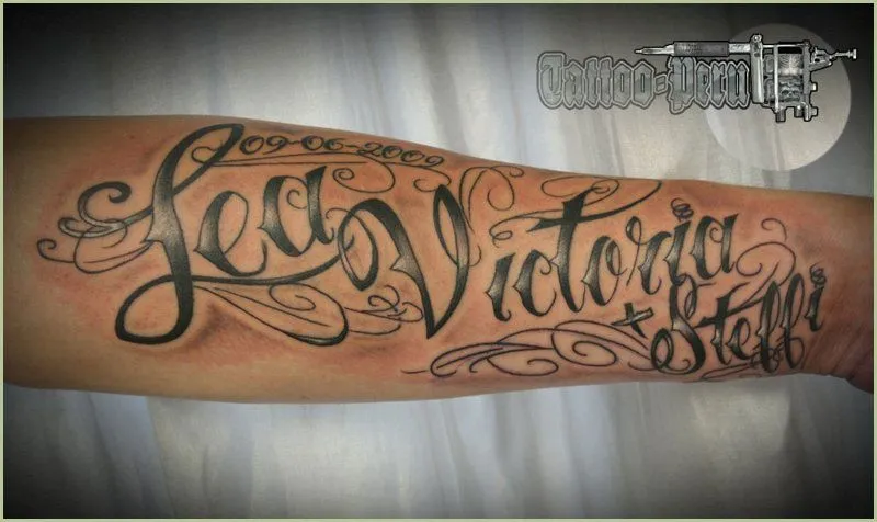 tattoo peru: Tatuajes de nombres en el antebrazo