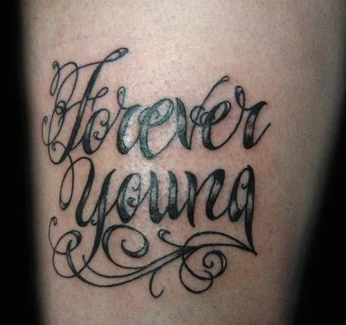Tattoo y Piercing en Granada: Tatuaje letras Pupa Tattoo Granada