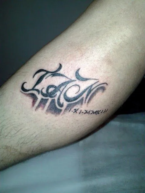 Tattoo - Piercing: - Tattoo gemelo, nombre Ian. Tattoo - Piercing: - Tattoo gemelo, nombre Ian.