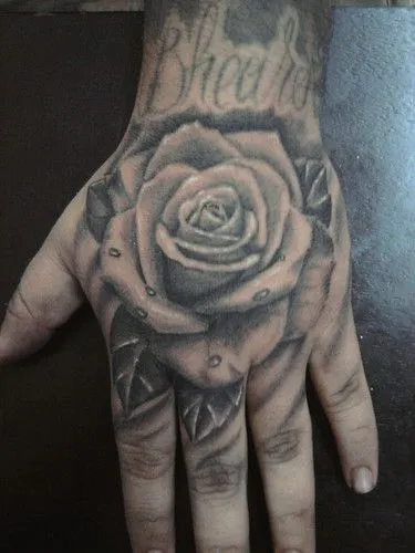 Tattoo rosas blanco y negro - Imagui