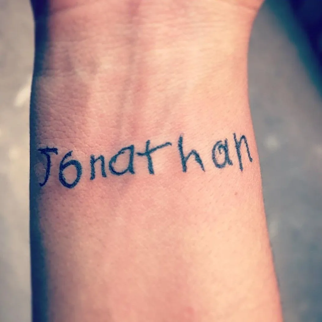Tattoo uploaded by Karina Rdiz • 5to #tatto #garabatos nombre de mi #amor  chiquito #sobrino #jonatran, el mismo escribió su nombre 