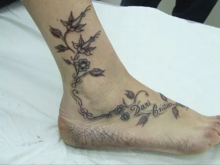 Tatuajes de enredaderas para pies - Imagui