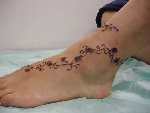 Tatuaje Enredadera alrededor del pie | Flickr - Photo Sharing! Tatuaje Enredadera alrededor del pie | Flickr - Photo Sharing!