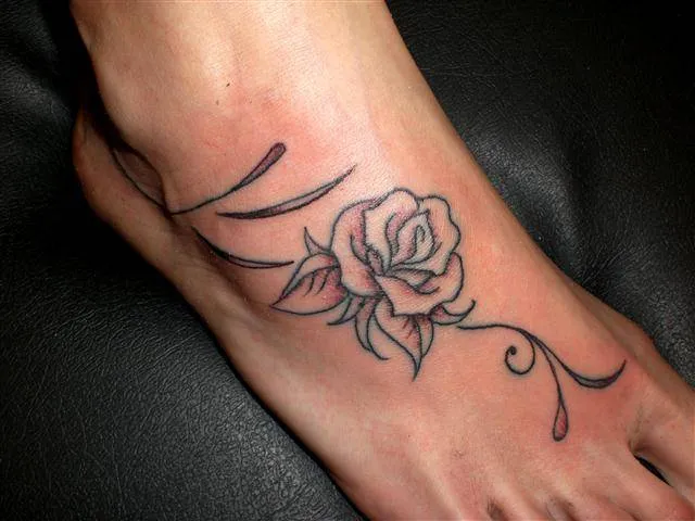 TATUAGGI BELLISSIMI SUI PIEDI E SULLE CAVIGLIE - DAI FIORI ALLE ...