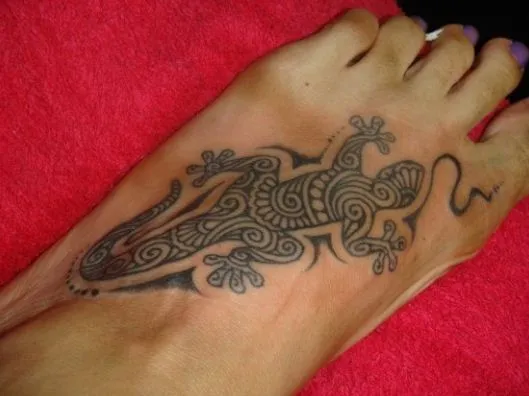 TATUAGGI BELLISSIMI SUI PIEDI E SULLE CAVIGLIE - DAI FIORI ALLE ... TATUAGGI BELLISSIMI SUI PIEDI E SULLE CAVIGLIE - DAI FIORI ALLE ...