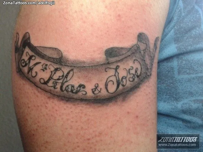 Tatuaje de AdolfoGil - Pergaminos Nombres Letras