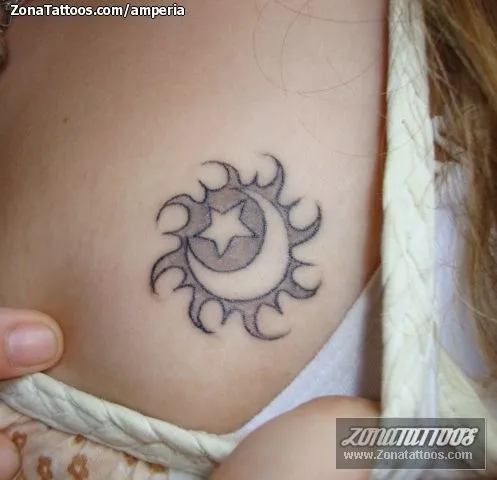 Tatuaje de Amperia - Soles Lunas Astronomía Tatuaje de Amperia - Soles Lunas Astronomía