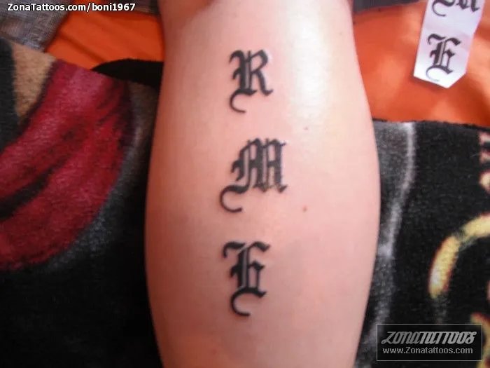 Tatuaje de boni1967 - Iniciales Letras