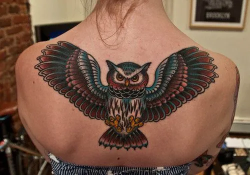 Tatuaje de Búho en espalda | DISEÑOS DE TATUAJES Tatuaje de Búho en espalda | DISEÑOS DE TATUAJES