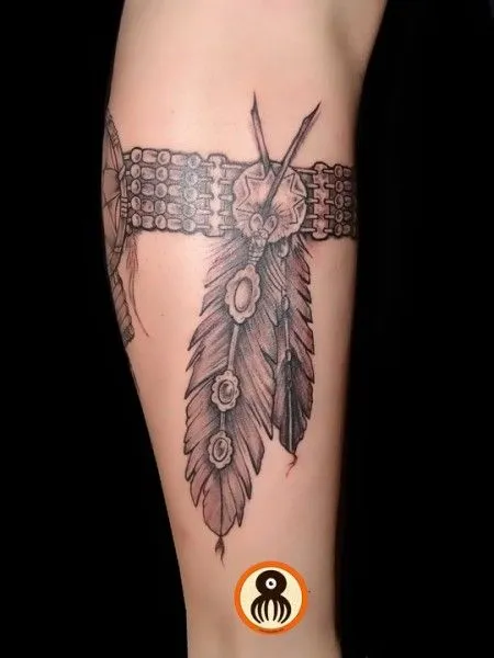 TATUAJE DE UNA CHICA INDIA Y UN LOBO