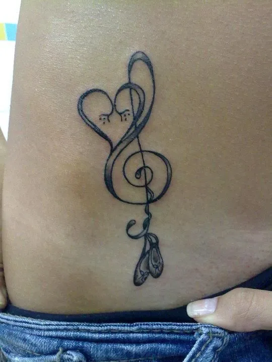 TATUAJE DE UNA CLAVE DE SOL, CON UN CORAZÓN, Y UNAS ZAPATILLAS DE ... TATUAJE DE UNA CLAVE DE SOL, CON UN CORAZÓN, Y UNAS ZAPATILLAS DE ...