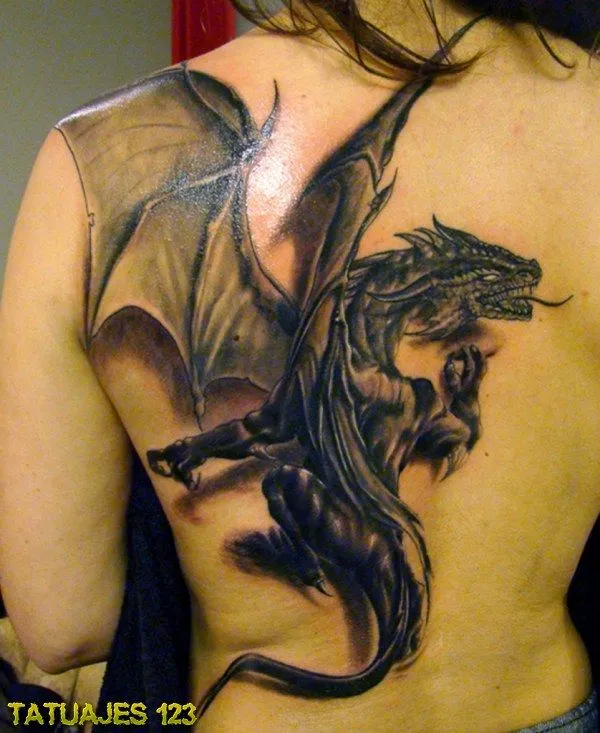 tatuaje-de-dragon-alado-en-la- ...