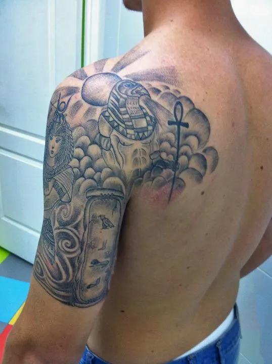 TATUAJE DE DIOSES EGIPCIOS CON VARIOS DE SUS SIMBOLOS TATUAJE DE DIOSES EGIPCIOS CON VARIOS DE SUS SIMBOLOS