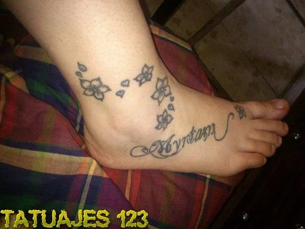tatuaje-en-el-pie-con-nombre.jpg