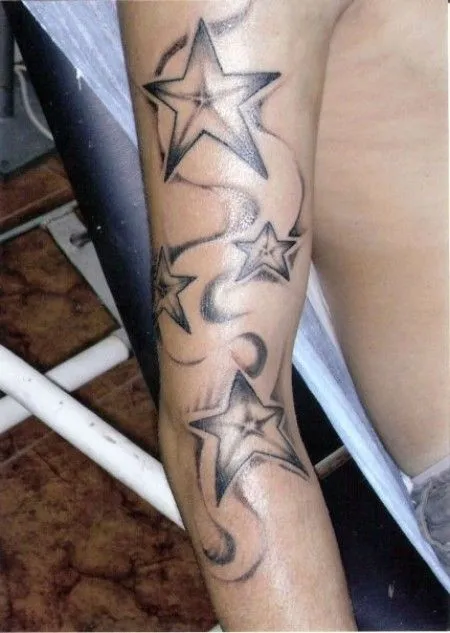 Diseños de tatuajes de estrellas en el brazo - Imagui Diseños de tatuajes de estrellas en el brazo - Imagui