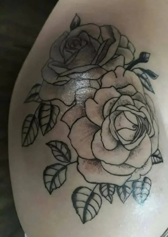 ▷ Tatuaje realizado en el estudio Jonathan Aguirre, rosas | Tatuajes y más