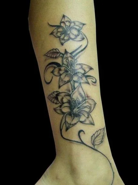Tatuajes de enredaderas en las piernas - Imagui Tatuajes de enredaderas en las piernas - Imagui