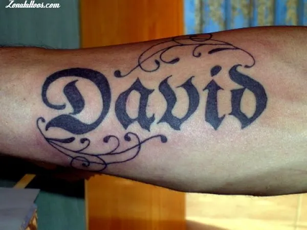 Tatuaje de gilart - Nombres David Letras
