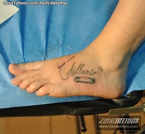 Tatuaje de hellvilletattoo - Pie Alberto Nombres Tatuaje de hellvilletattoo - Pie Alberto Nombres