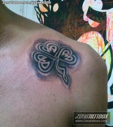 Tatuaje de JuanesTatto - Tréboles Celtas Hombro Tatuaje de JuanesTatto - Tréboles Celtas Hombro