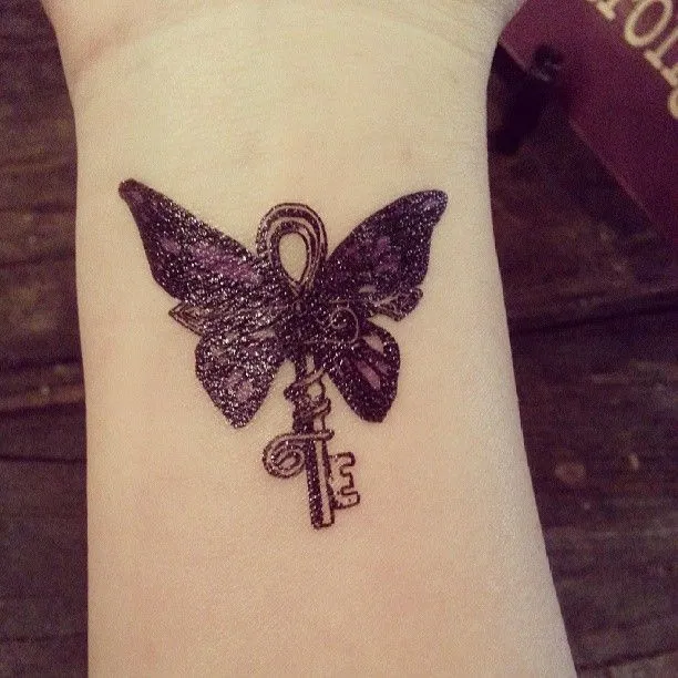 Tatuaje de llave con mariposa | Tattoos | Pinterest | Tatuajes and ... Tatuaje de llave con mariposa | Tattoos | Pinterest | Tatuajes and ...