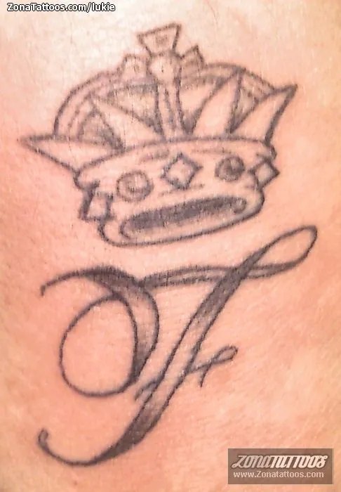 Tatuaje de lukie - Iniciales Letras Coronas Tatuaje de lukie - Iniciales Letras Coronas