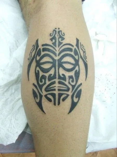 TATUAJE MAORI DE LA PARTE INTERIOR DEL BRAZO TATUAJE MAORI DE LA PARTE INTERIOR DEL BRAZO