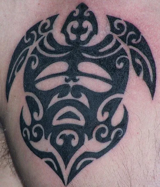 Tatuaje maori tortuga